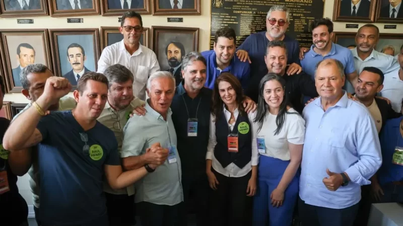 Raul Henry com companheiros do partido