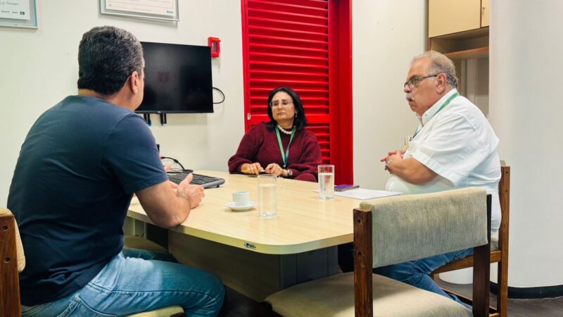 Presidente da Câmara em reunião