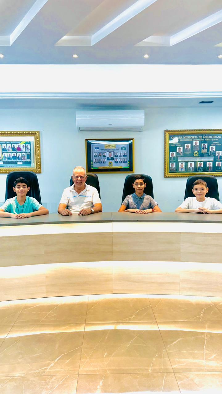 Alunos do Educandário Madre Paulina visitam a Câmara Municipal e aprendem sobre o papel do Legislativo em Águas Belas 1 WhatsApp Image 2025 10 30 at 08.33.05